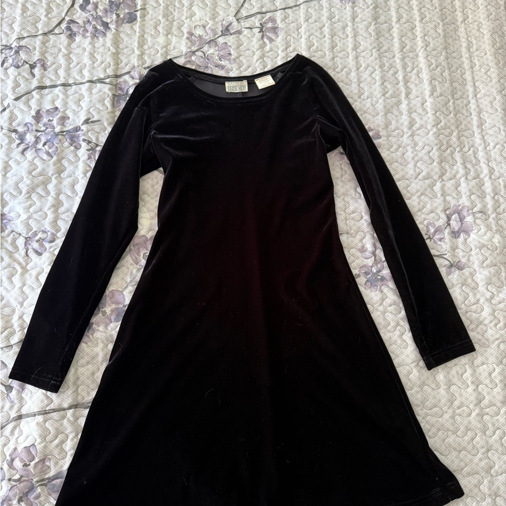 Moda International Classic Black Attire